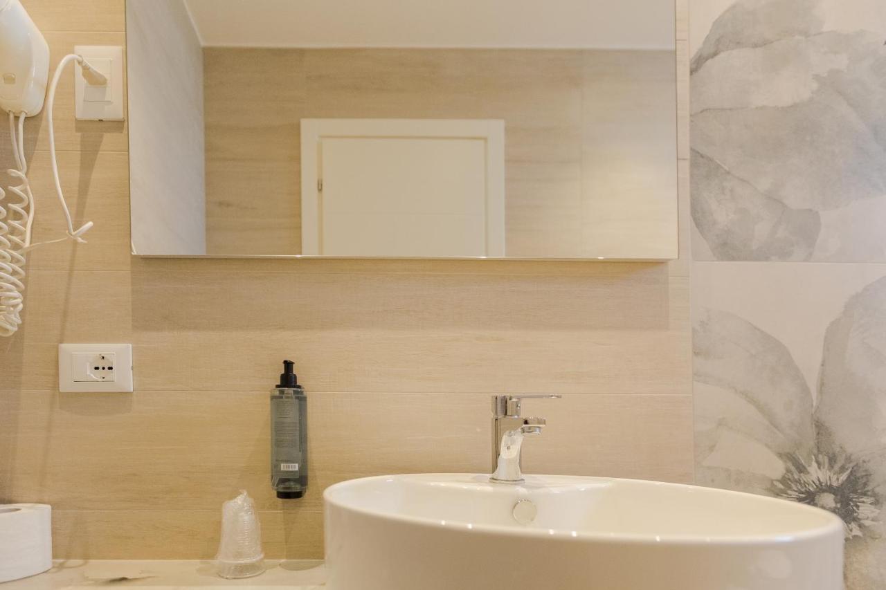 Hotel Altamarea มิซาโน อาดรีอาติโก ภายนอก รูปภาพ